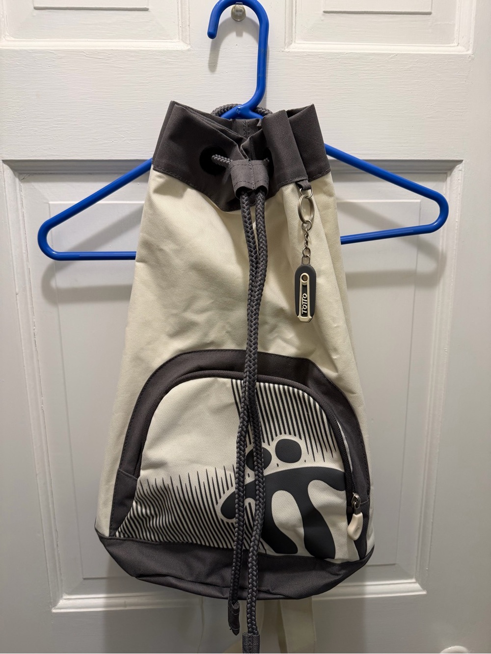 TOTTO Cream and Dark Gray Drawstring Sling Backpack
